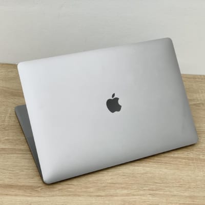 Macbook pro 15'' 2018 Touch Bar i7 16GB/256GB Ngoại hình đẹp như ảnh - Máy zin